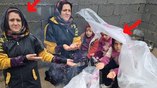 A look at the heartbreaking life of a homeless mother in the rain screenshot 1