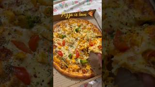 I always end up ordering pizza 🍕😁😍#ytshorts #pizzalovers#farmhousepizza #weekendloading #saturday