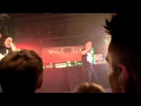 Akne und Juskah - Kamikaze (Mile of Style)