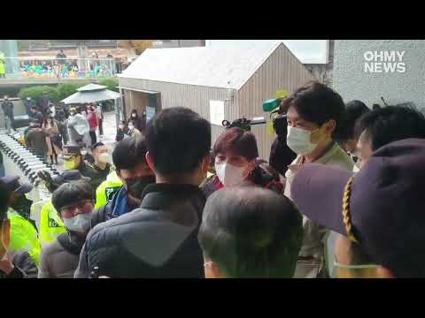 서울시의회 출입 통제에 항의하는 TBS 직원들 [현장영상]