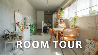 【ルームツアー】ブランドディレクターが暮らす1LDK｜コンクリート賃貸に北欧の柔らかい家具と観葉植物を合わせた空間｜45平米｜二人暮らし