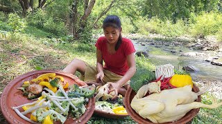 Yummy! Chicken fry with fresh vegetable, Mushroom Broccoli Bell peppers - Survival cooking in forest