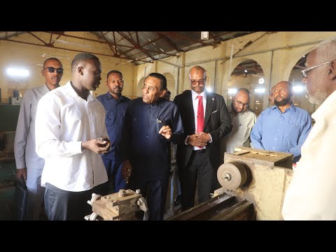 رئيس الوزراء يوجه بإنشاء ٢٠ مدرسة صناعية فنية وتعمم لتغطي كافة ولايات البلاد