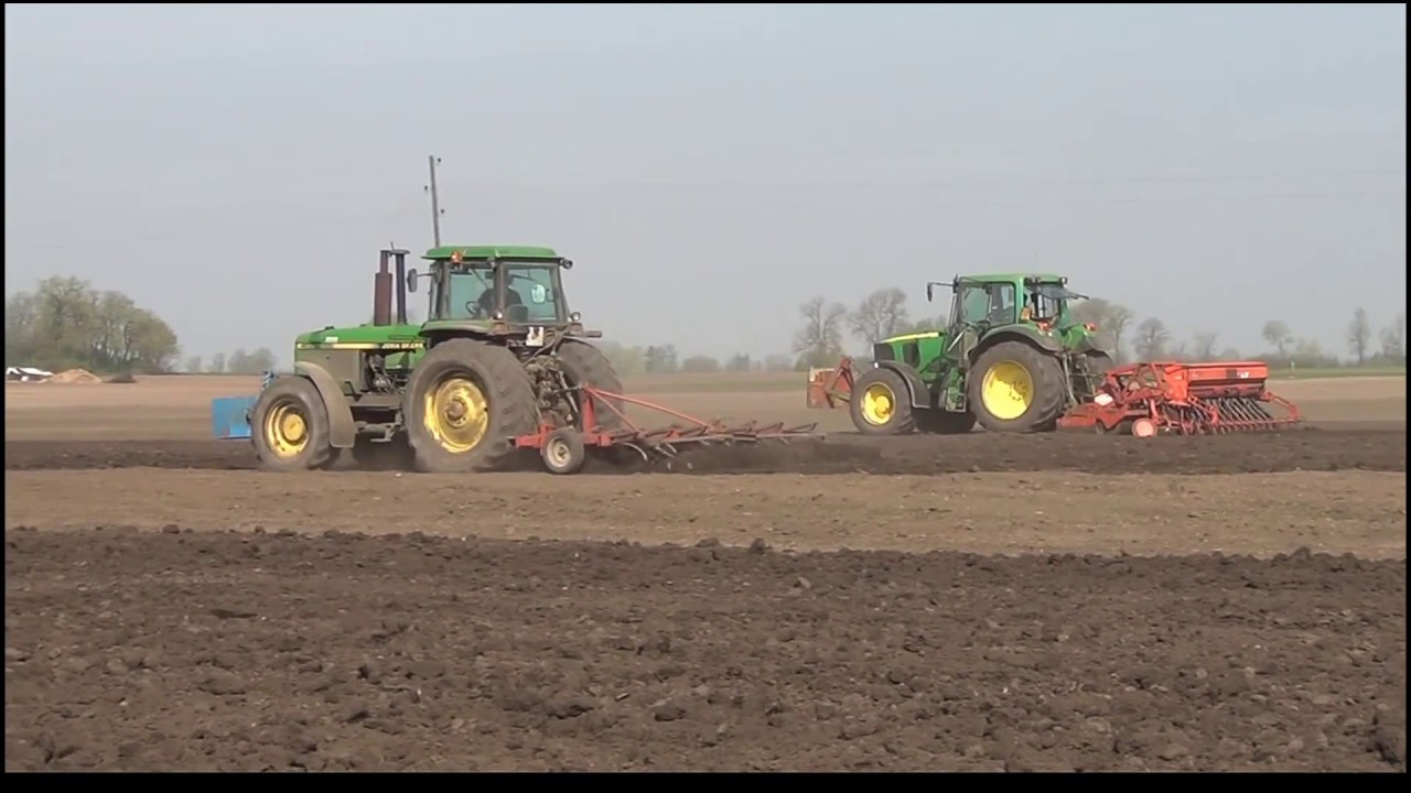 maxresdefault John Deere 4755 i John Deere 6920 sieją groch   VIDEO