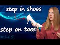 Step on toes, step in shoes, keep on toes - популярные английские идиомы