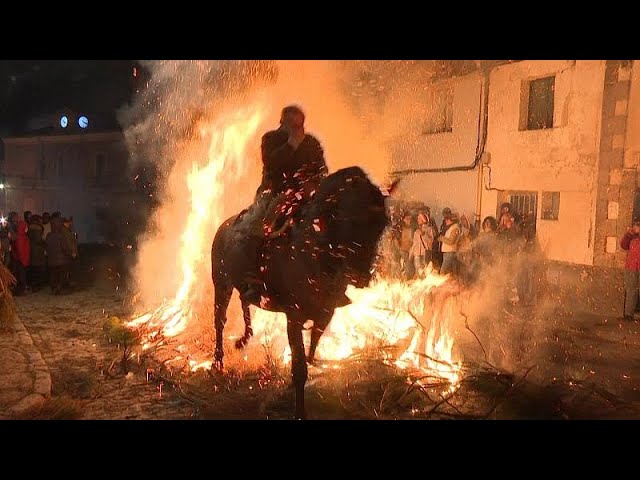 Las Luminarias: caballos y fuego en un ritual ancestral
