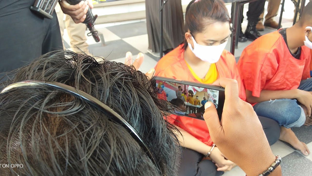 WANITA CANTIK ASAL PROBOLINGGO NEKAT PASARKAN OBAT TERLARANG SECARA ONLINE