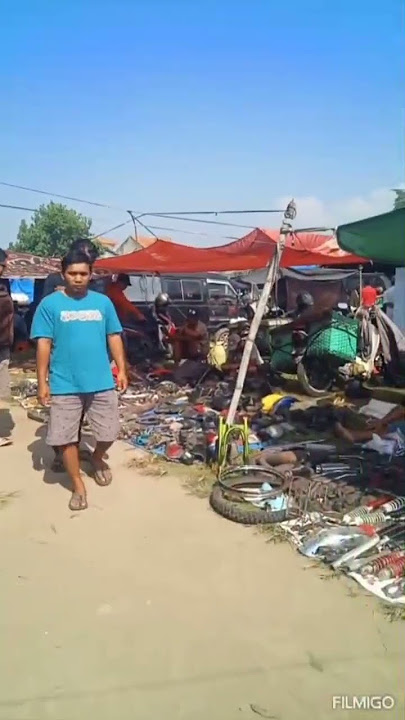 suasana pasaran legi di Jatinom Klaten