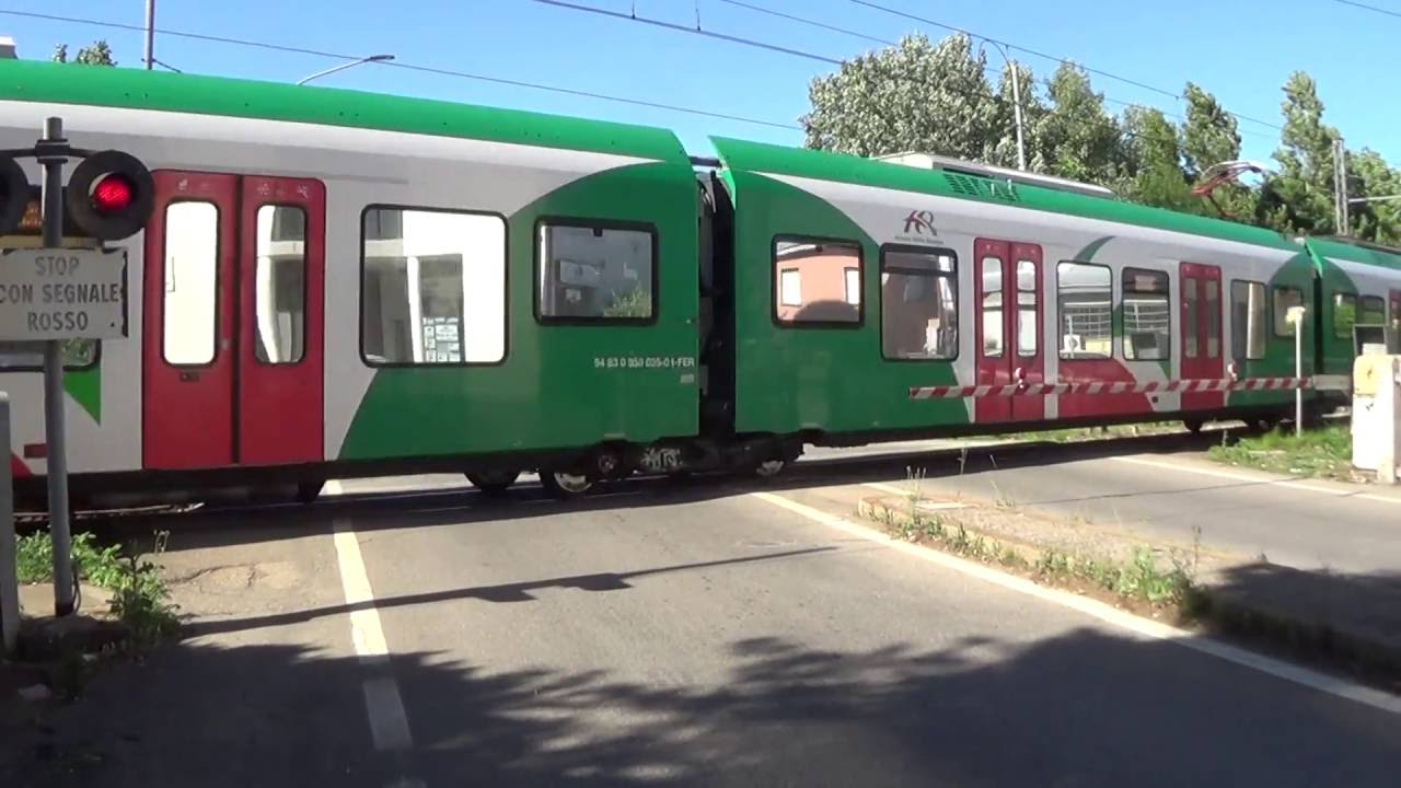 Passaggio a livello con semibarriere di via Ca' dell'Orbo - Bologna / Level Crossing / Paso a Nivel