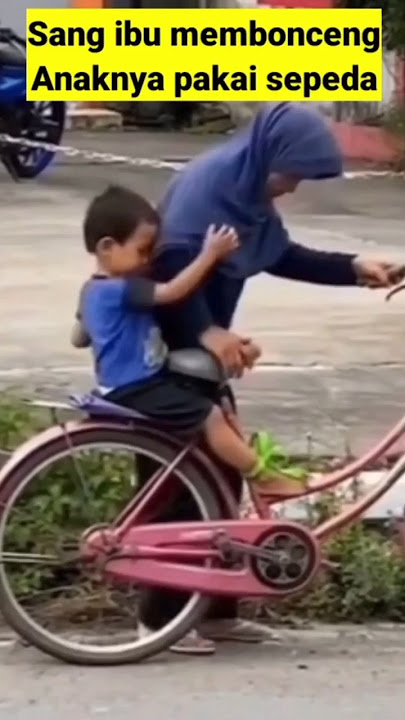 Pemandangan langka ibu bonceng anak pakai sepeda#shorts#shortsvideo#video#viral