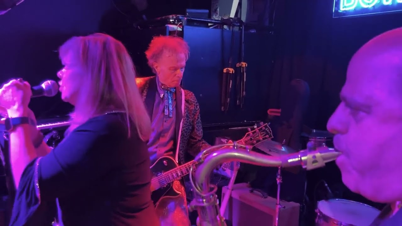 Downtown Pigeons * Lisa & Billy Pidgeon * Dedicated to Philippe Marcade"