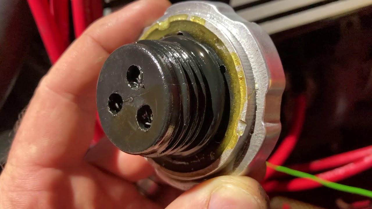 Chix's Triumph Stag Ford Essex 3L V6 Rocker covers leaking oil YouTube