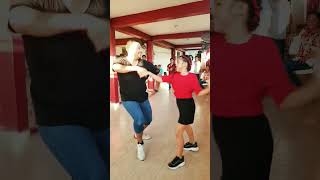 Bailando con Joselyn (Cumbia) Alumna