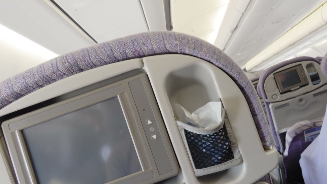 Flight Fiasco Captain's Announcement, Hours Stuck on Broken Plane   Starving but Entertained