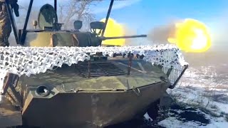 БМД-2 России косит лес пушкой 2А42