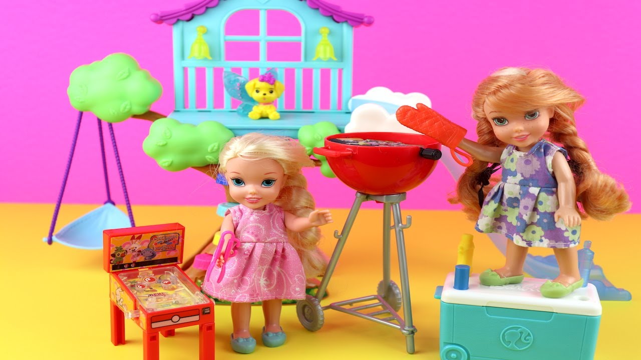 Приходите играть в Tree House! Малыши Эльзы и Анны на барбекю - Пикник - Кулинария