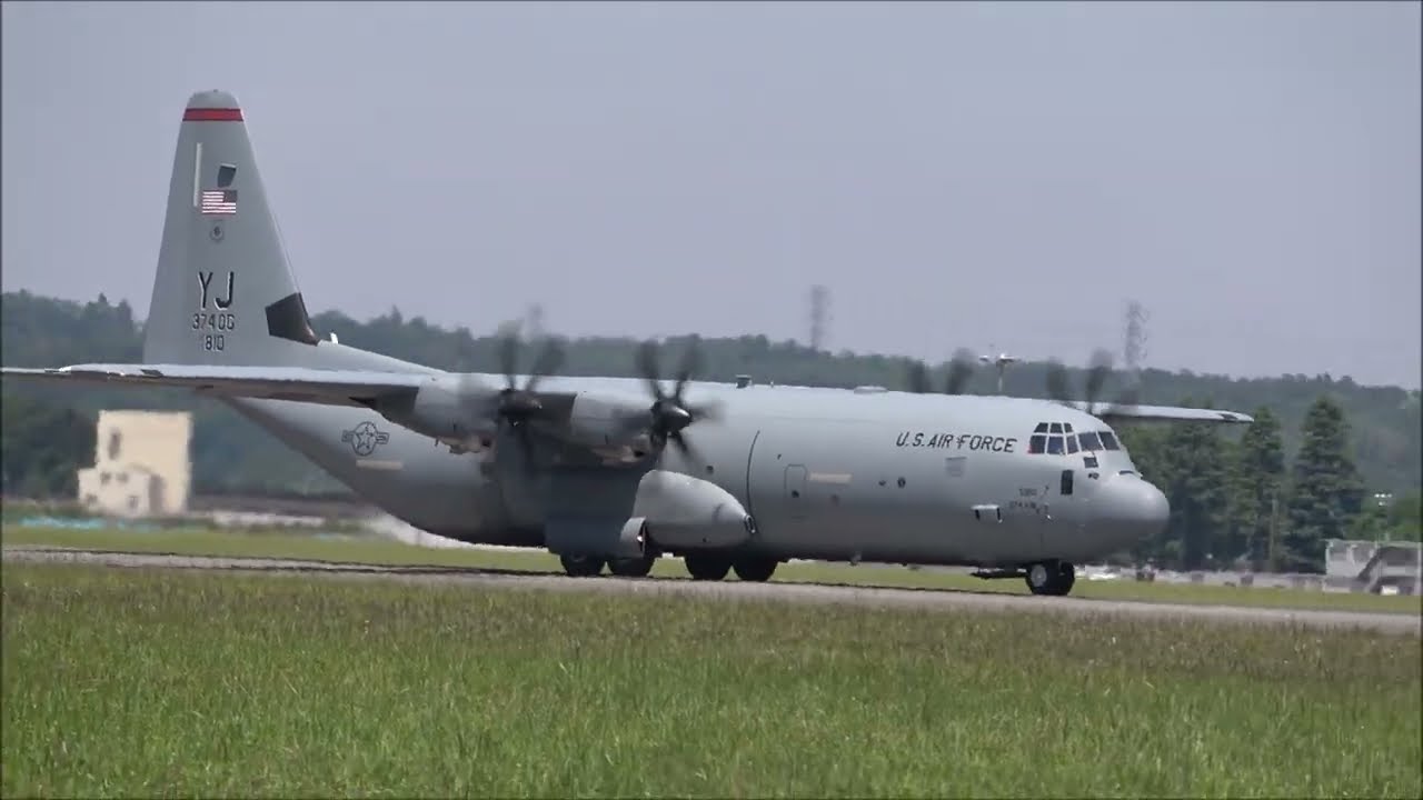 C-130J スーパー・ハーキュリーズ展示飛行 パラシュート降下 Super