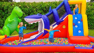 Download lagu Chris and Mom learn to share inflatable toys... mp3