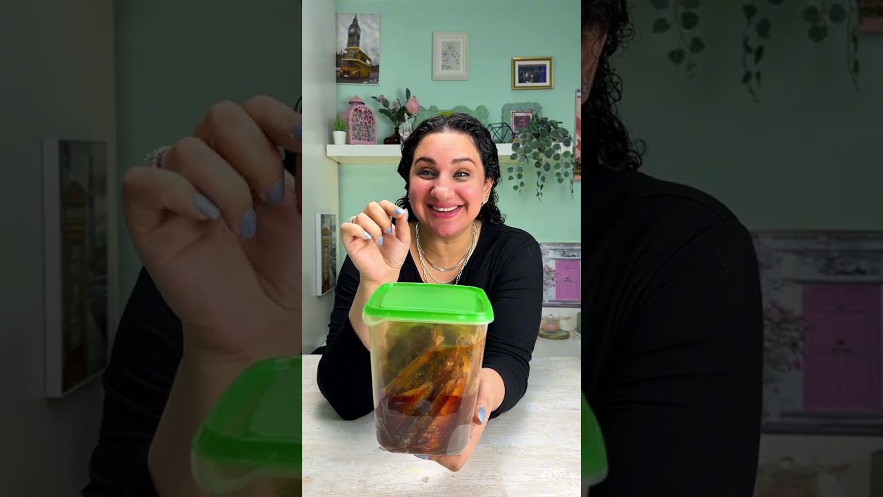 Что ещё мы хотим посолить? Фесик, масло, сардины и миндаль.