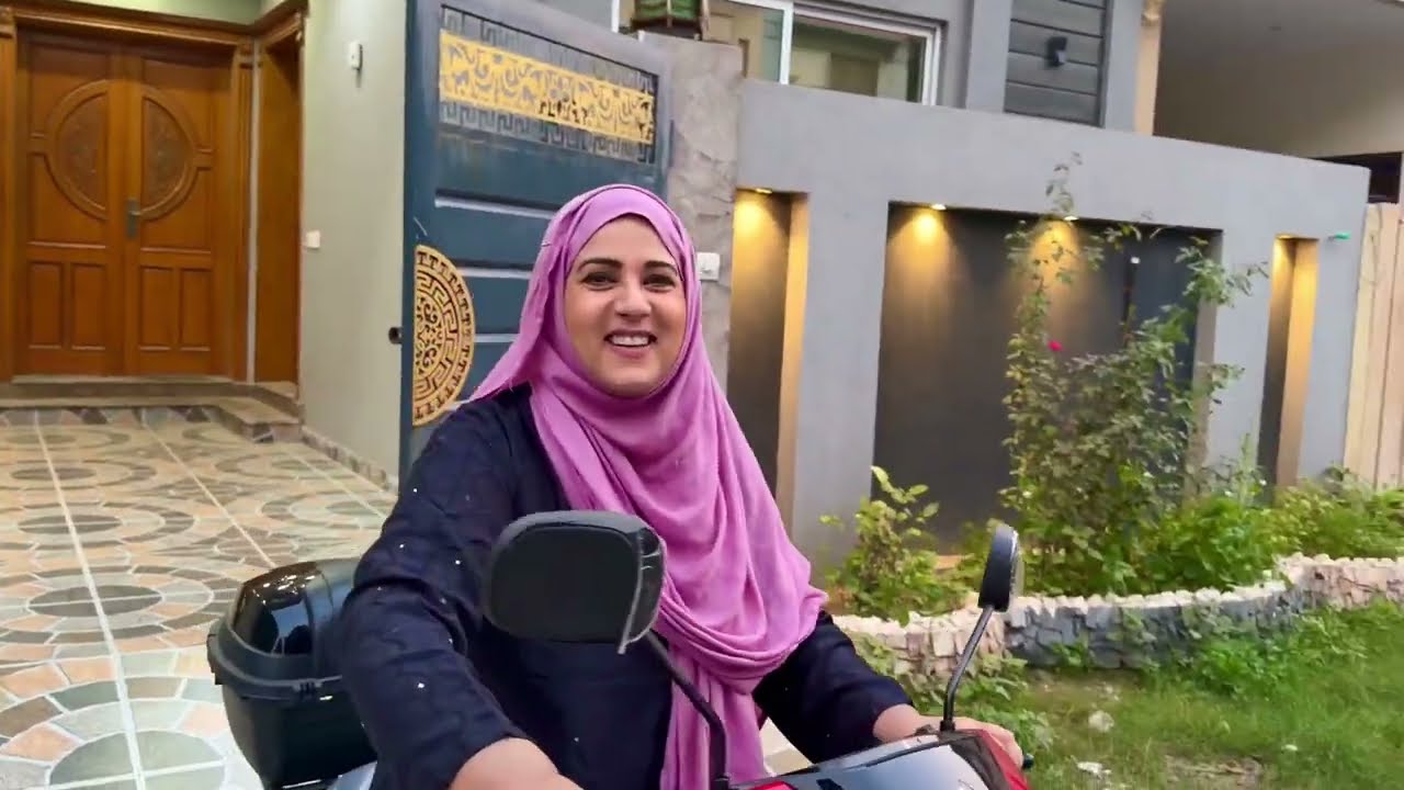 Bought New Scooty!! 😍 Arifa Siddiqui , Tabeer Ali Latest VLOG | Pakistan Made Scooty 😍