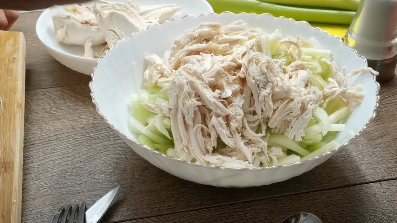 Салат из куриной грудки и сельдерея