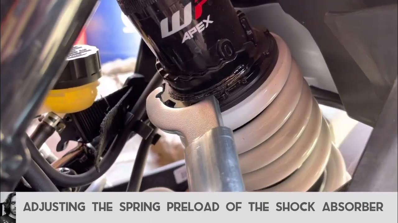 KTM Adventure 390 Adjusting the spring preload of the shock absorber