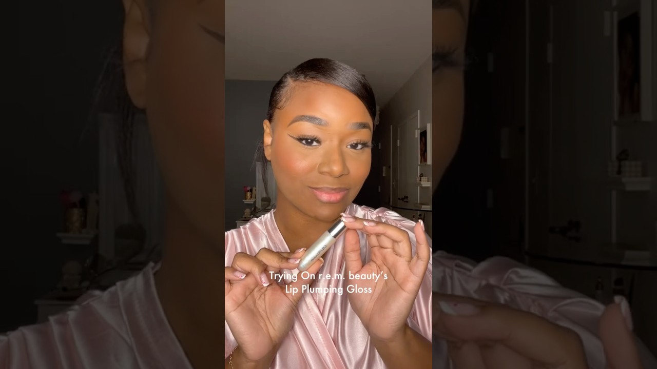 Trying on rem beauty lip plumping gloss #lipplumpinggloss #lipgloss #rembeauty