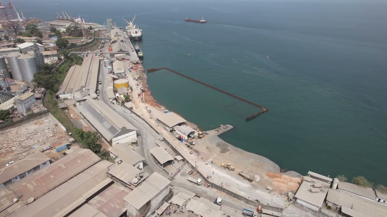 AFRICA - SIERRA LEONE. - Flight # 2 -Freetown over Upgun & Foureh Bay to Savage Rd & Sea Terminals