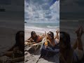 Não sei o segredo da felicidade, mas definitivamente não tava chorando aqui 🌴☀️👙