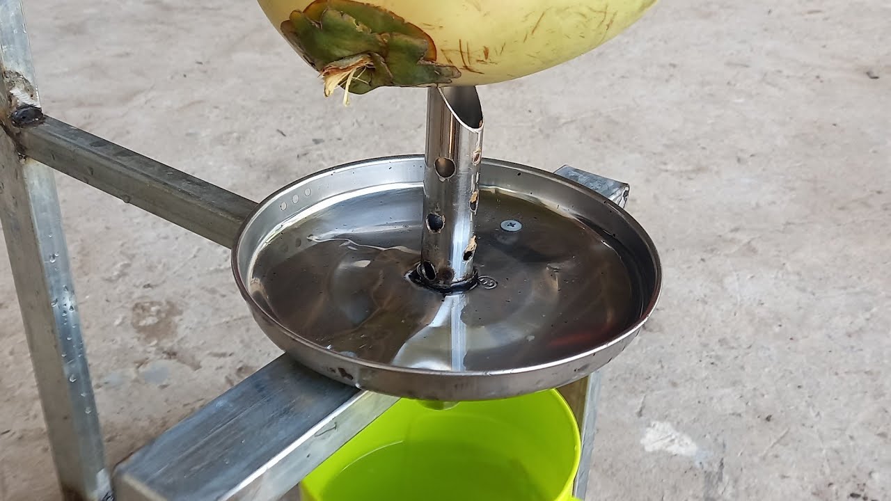 Cách Để Lấy Nước Dừa Nhanh Nhất Mà Không Dùng Đến Dao