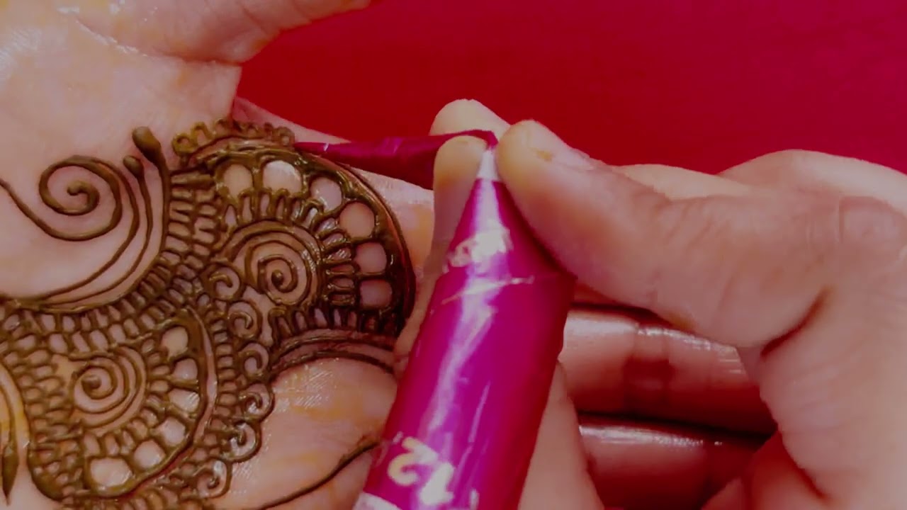 Simple and stylish Eid mahende design 