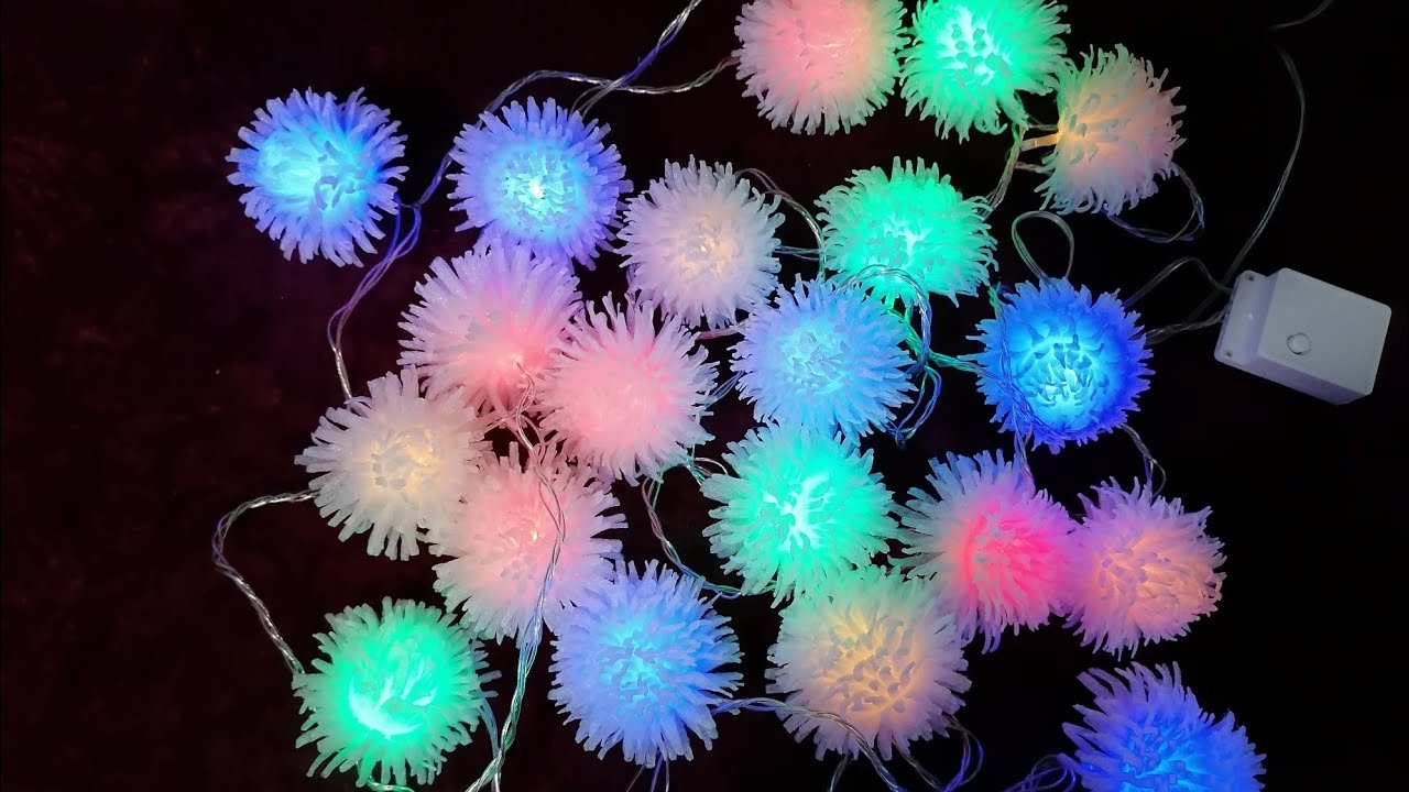 Снежинки из подложки на гирлянде.