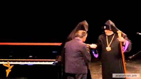 «Սուրբ Էջմիածնի Ասպետ» շքանշան Էդուարդո Էռնեկյանին