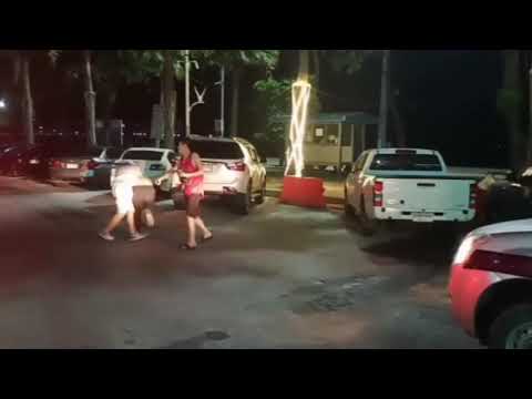 Chinese man and Thai girlfriend get into altercation in front of Pattaya Police Station