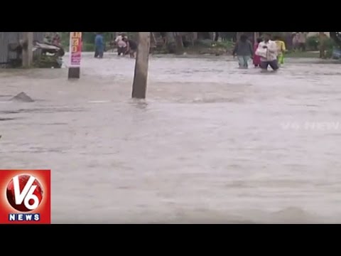 Heavy Rains Lash Warangal | Colonies Submerged With Flood Water Near ...