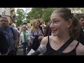 Rohamrendőrök, gumibotok és sokkoló a Fidesz székháznál – Összefoglaló videó
