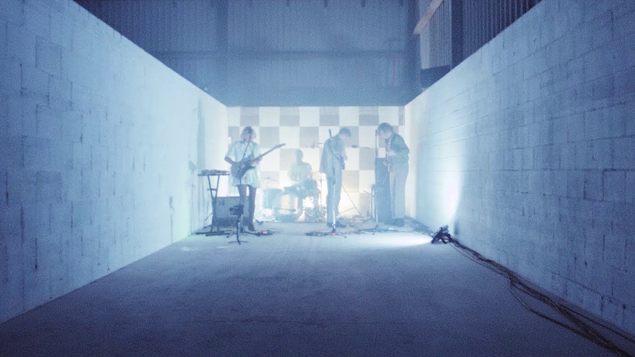 Global Charming - Mediocre, brutal (live at De Noord)