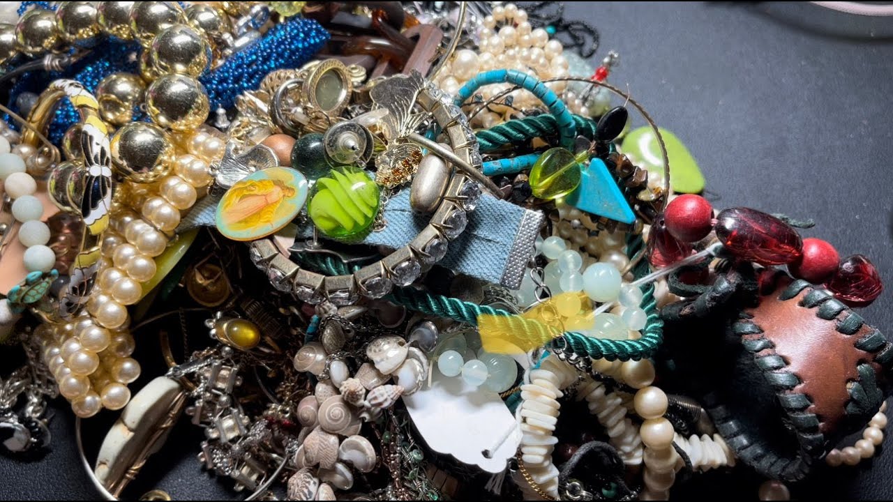 Goodwill Bluebox Mystery Jewelry Unboxing! Lake Worth Florida. All in