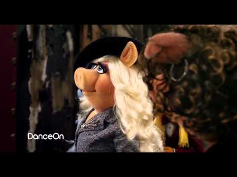 The Muppets 2011 - Official Trailer (HD)
