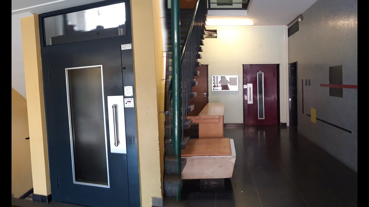 Deux ascenseurs Schindler à portes vitrées @ Genève, Suisse