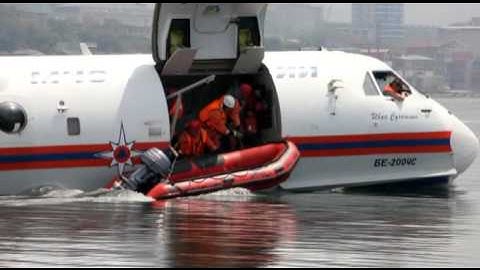 Экипаж самолёта Бе-200 ЧС и спасатели отработали действия по спасению на акватории