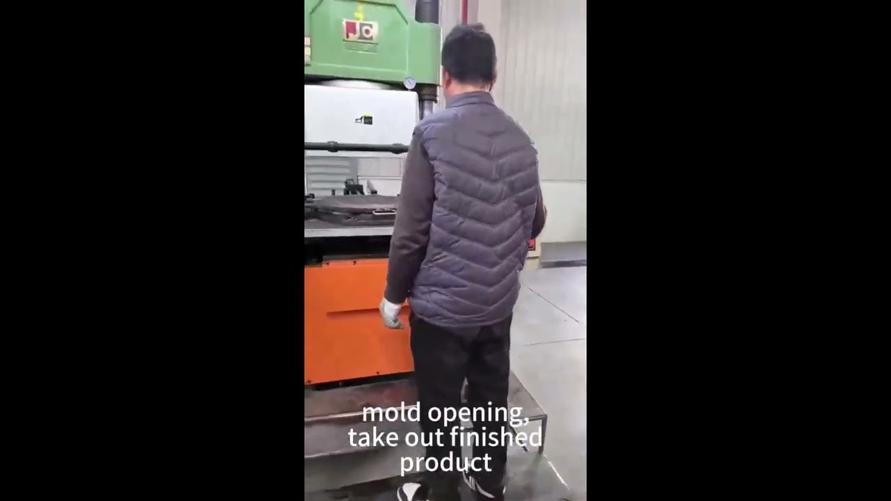 Dumbbell making machine by vacuum compression molding machine