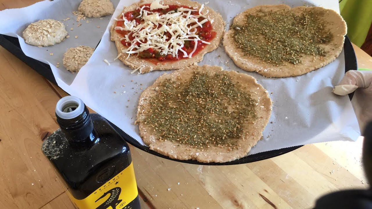 بيتزا الشوفان و فطائر الزعتر#عجينة_صحية_بالشوفان_مختلفة_الاستعمالات#عجينة_سحرية