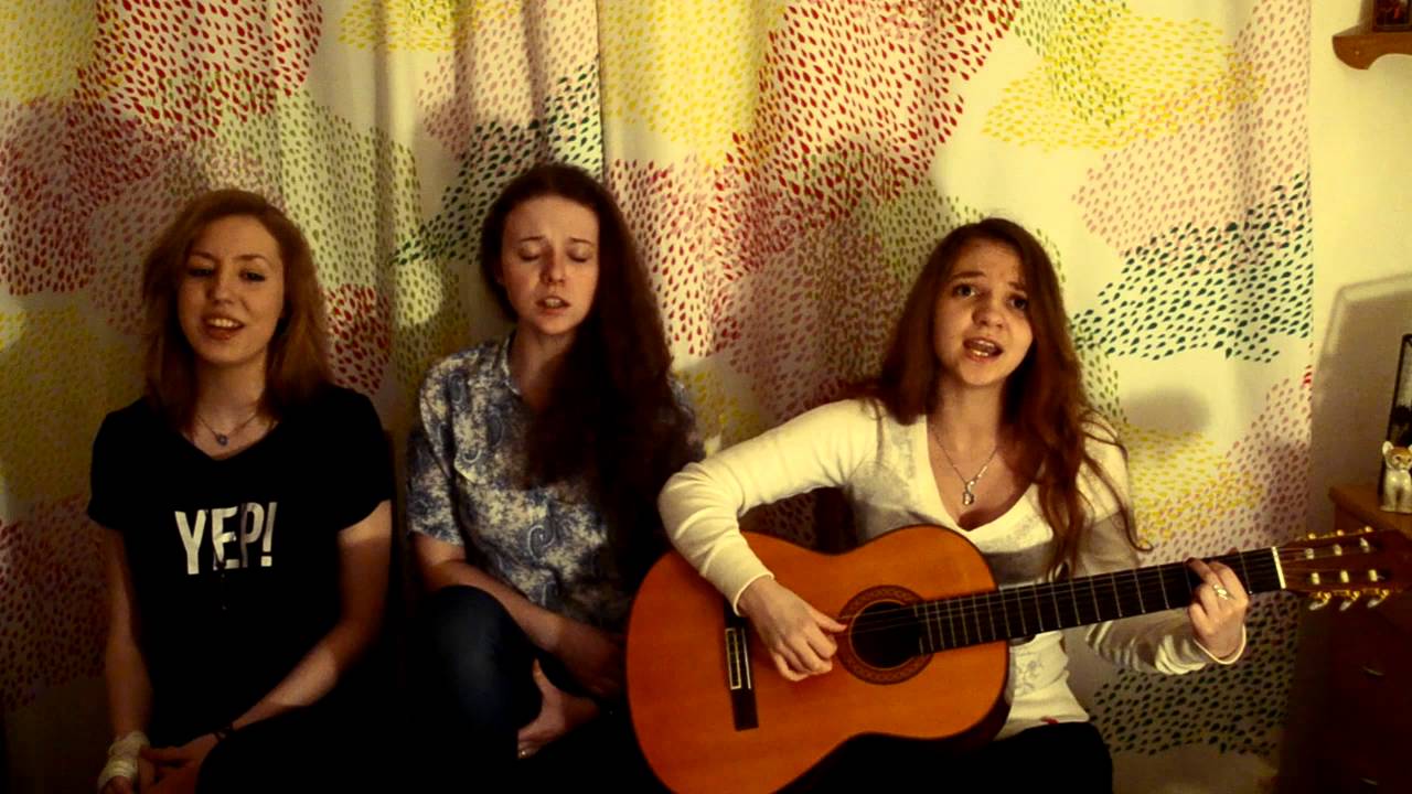 Пою 3 видео. Девушка поет под гитару. Девочка поет кавер. 3 Девушки поют каверы. Три девушки исполняют каверы.