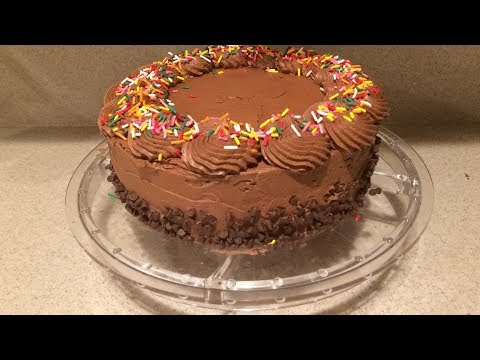 yellow-cake-with-chocolate-frosting