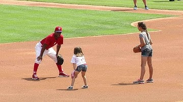 SF@PHI: Rollins gives lessons, fan does play-by-play