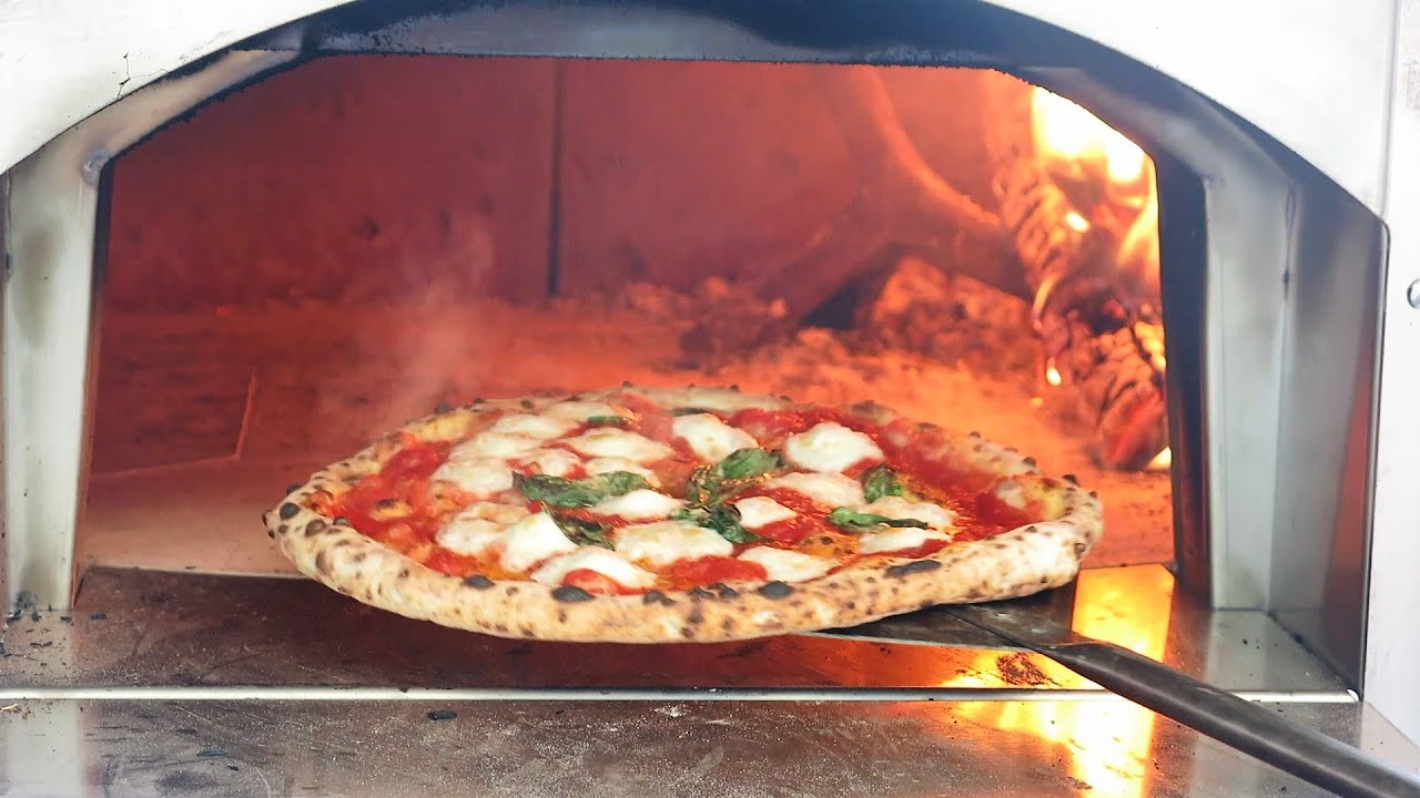 Neapolitan pizza Margherita baked in a wood burning oven - YouTube