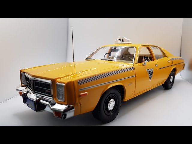 ミニカー ROCKY III DODGE MONACO 1/18 MOVIE TAXI Rocky III - 1978 Dodge Monaco Taxi Yellow 1:18 Diecast Model Car