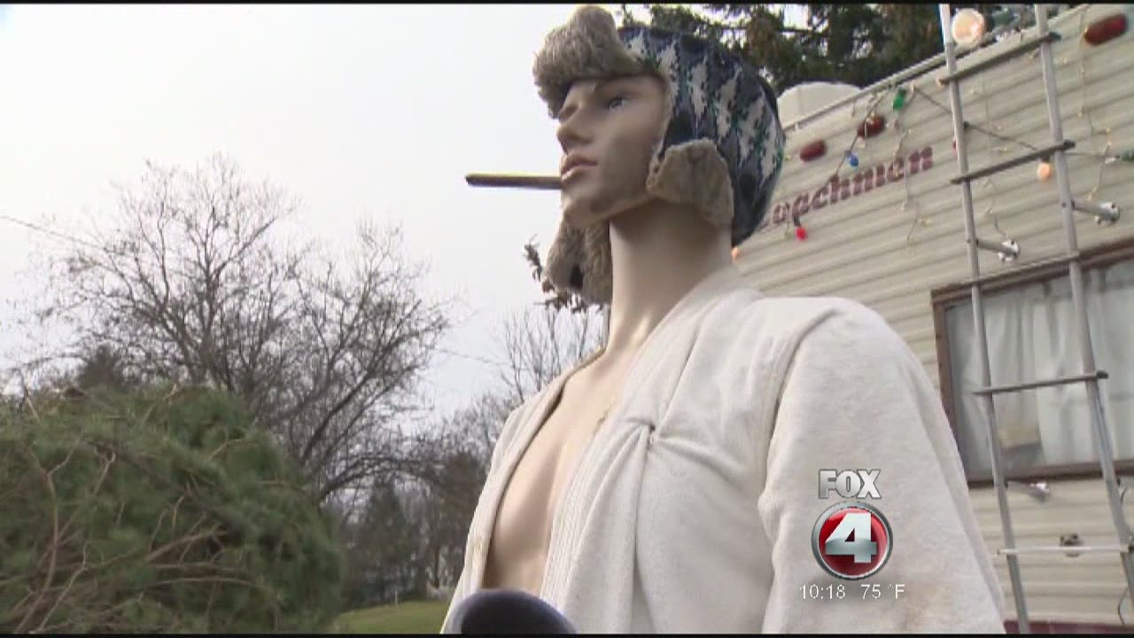 'christmas vacation' heads back to theaters for its 30th anniversary Christmas vacation holiday display - YouTube