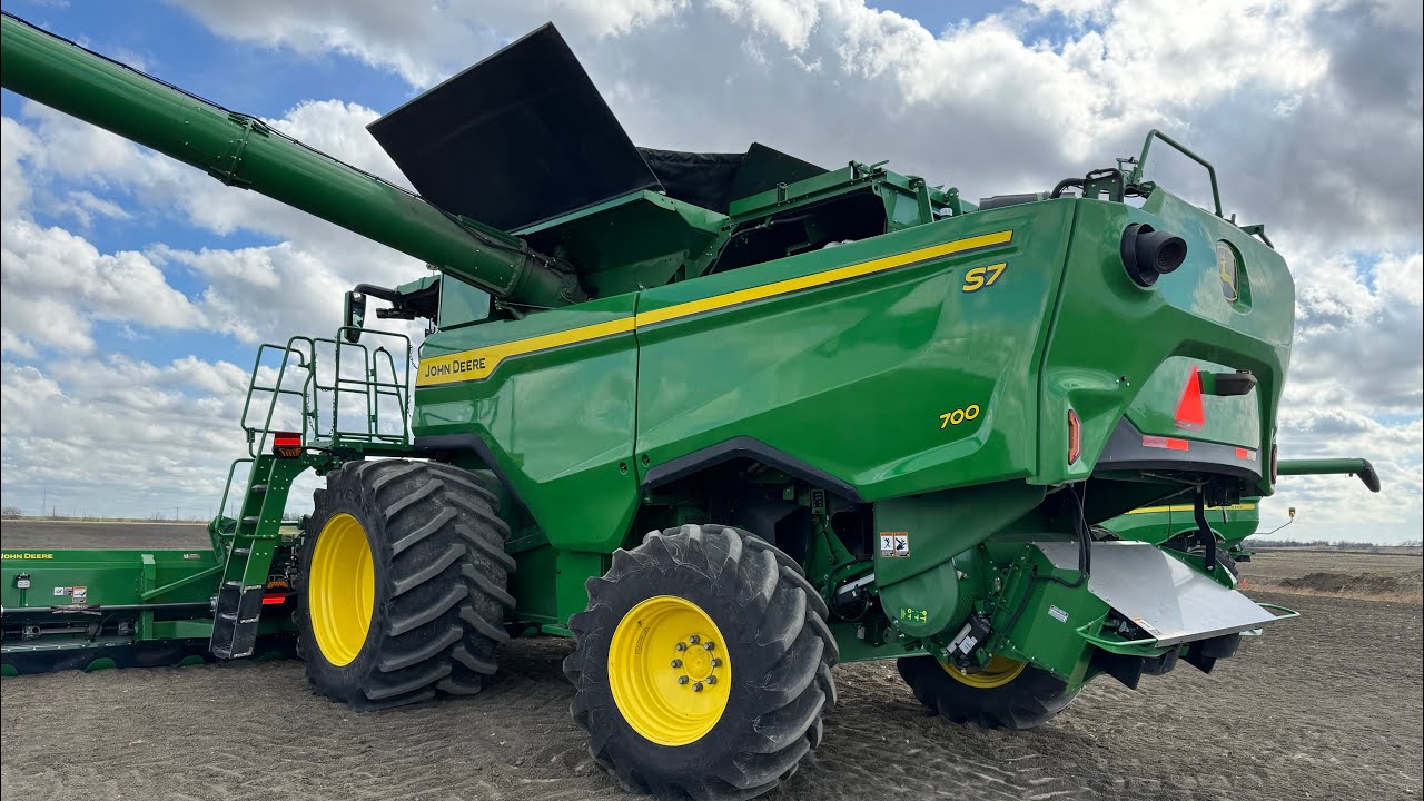 3,000 Acre Corn Field Harvested by CASE IH 9250 Combines